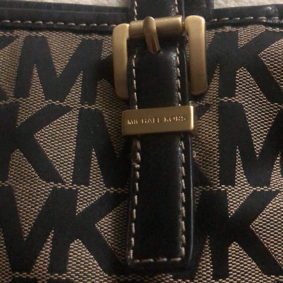 MICHAEL KORS SIGNATURE TOTE - Picture 3 of 9